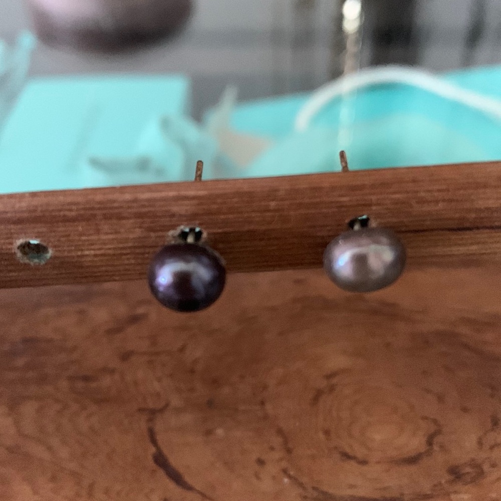 Black pearl earrings